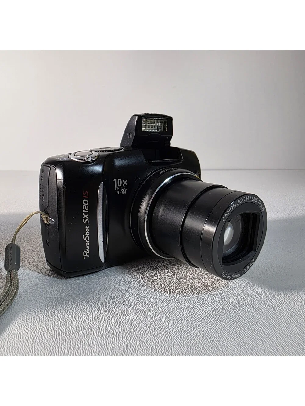 Canon PowerShot SX120 IS Digital Camera 10MP — 10x Optical Zoom - Batteries Card